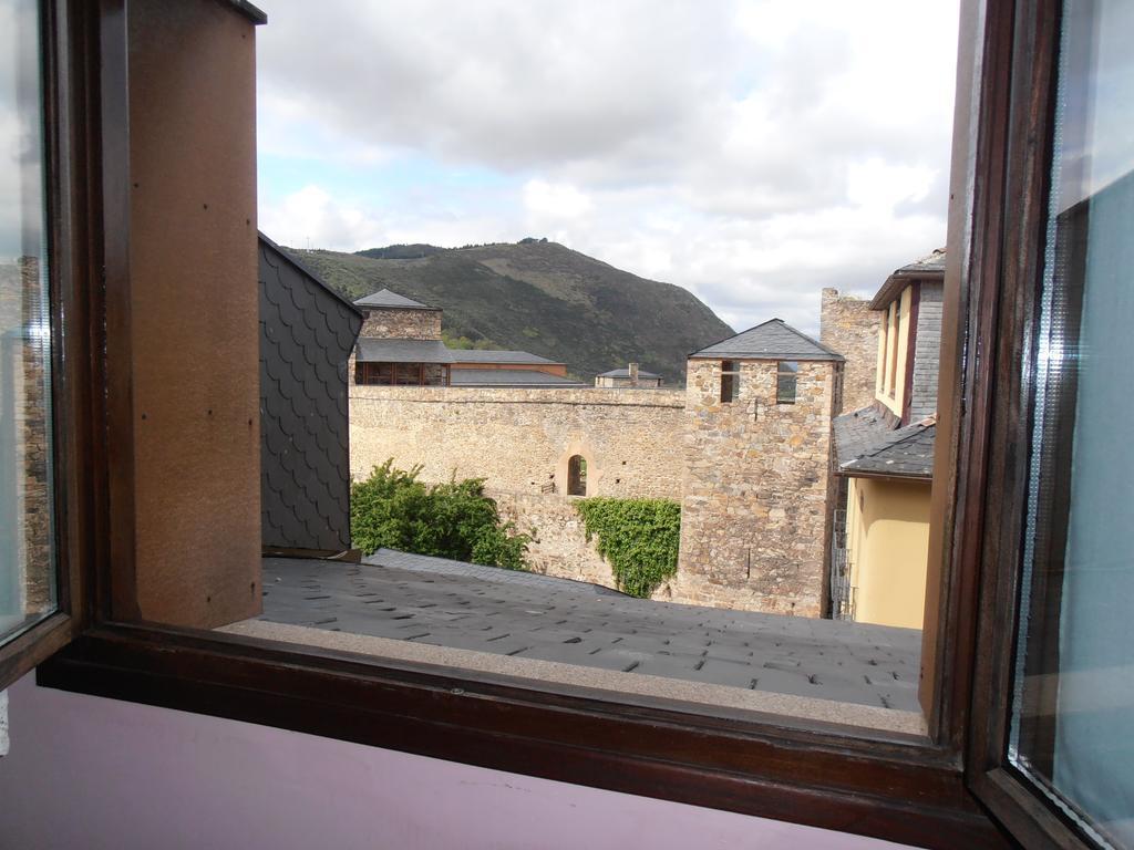 Hostal Virgen De La Encina Ponferrada Pokój zdjęcie